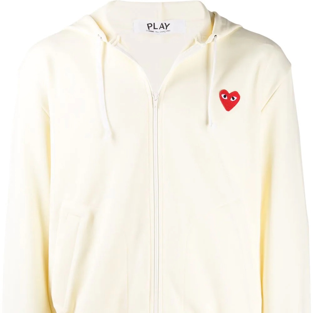 Comme Des Garçons Play
heart-patch zip-up hoodie